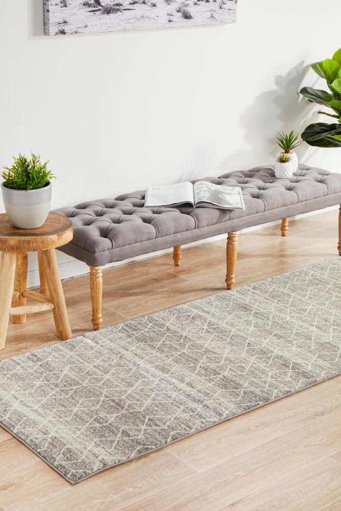 Evoke Remy Silver Transitional Runner Rug